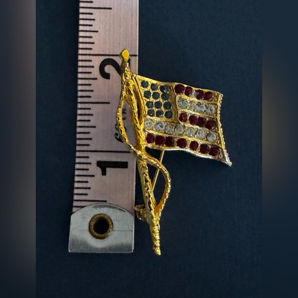 American Flag Brooch - Picture 4 of 4